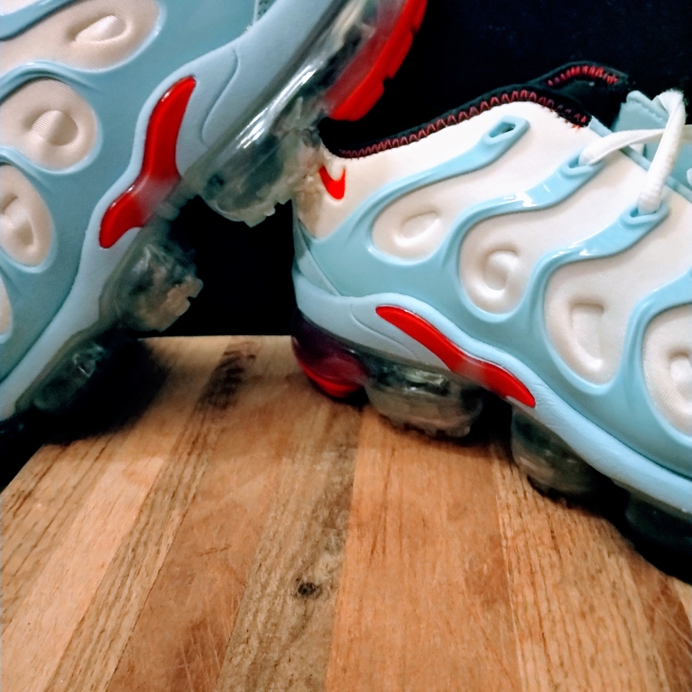 Vapormax running shoes